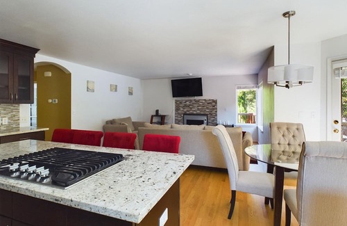 Kent Maison | Huge Kent 5BR w/ Free Parking & In-Unit Laundry, by Blueground