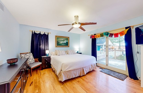 Centre Wellington Maison | Spacious retreat with pool, hot tub, firepit, & two living rooms
