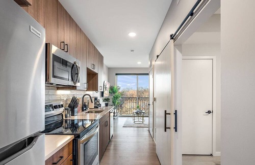 St. Anthony West Appartement | Coze 1 BR with GYM & Free Parking by Target Center