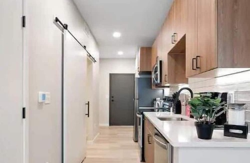 St. Anthony West Appartement | 1BD with Gym & Free Parking By Target Field, Pet Friendly