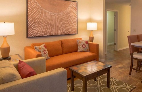 Volusia County Station Balnéaire | OCEANFRONT - 2 Bdrm w/balonies, Casa Del Mar Resort 10 miles from Daytona Beach