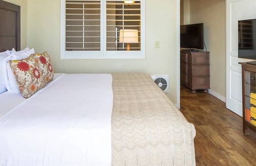 Volusia County Station Balnéaire | OCEANFRONT - 2 Bdrm w/balonies, Casa Del Mar Resort 10 miles from Daytona Beach