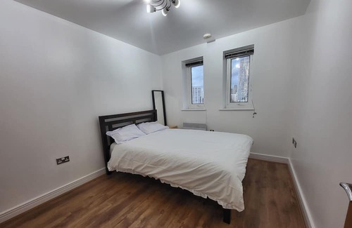 Stratford and New Town Appartement | Entire Apartment with Balcony, Gym, Sauna & Steam Room with Free Secured Parking