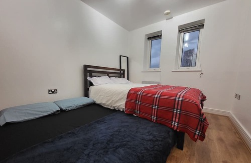 Stratford and New Town Appartement | Entire Apartment with Balcony, Gym, Sauna & Steam Room with Free Secured Parking