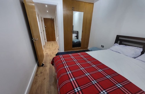 Stratford and New Town Appartement | Entire Apartment with Balcony, Gym, Sauna & Steam Room with Free Secured Parking