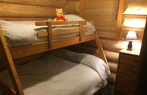 Sunshine Valley Cabine | Welcome to Serenity! A cozy log cabin in a beautiful area to relax & recharge.