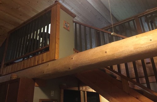 Sunshine Valley Cabine | Welcome to Serenity! A cozy log cabin in a beautiful area to relax & recharge.