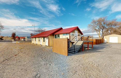 Soap Lake Appartement | Updated retreat with kitchenette, on-site laundry, private patio, & central AC