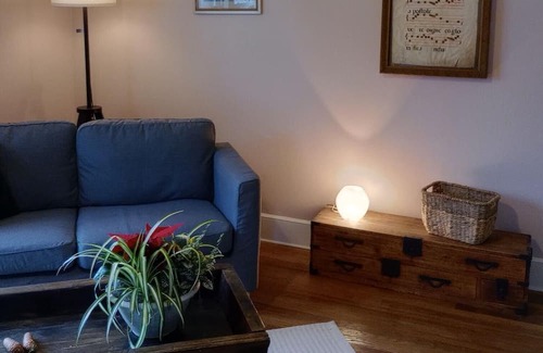 Honesdale Maison | Grove Cottage, near a small historic town, with summer and winter activities.