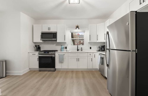 South Wedge Maison | Modern 4 BR/2 Bath House near University of Rochester