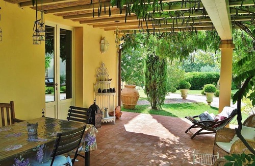 Montopoli in Val d'Arno Appartement | Authentic country house in the heart of Tuscany with bio pool and private patio