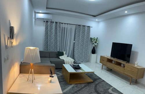 Le Plateau Appartement | Stylish 2-Bedrooms for Afcon fans 2 chambres élégantes / les amateurs de la CAN
