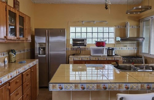 Santa Cruz Chalet De Ski | Chalet Espacioso a Orilla de la Playa ,ideal Para Relajarte con Familia y Amigos