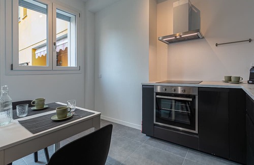 Villa San Giovanni Appartement | [1 min walk from Metro M1] The Modern Suites