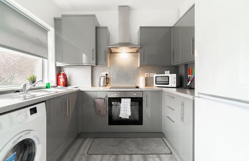 Bailleston Maison | Snug Modern Home in Eastern Glasgow