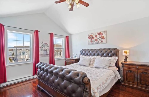 Paradise Maison | Peaceful Paradise -3 BDRM with beautiful Sunroom