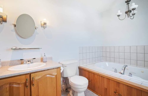 Paradise Maison | Peaceful Paradise -3 BDRM with beautiful Sunroom