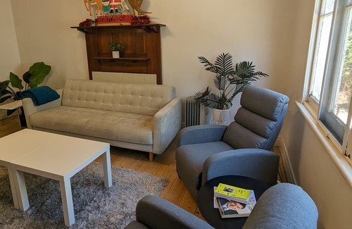 Essendon North Maison | Essendon Dreams. 10 min to Airport, Near shops, food, transport. Pet friendly