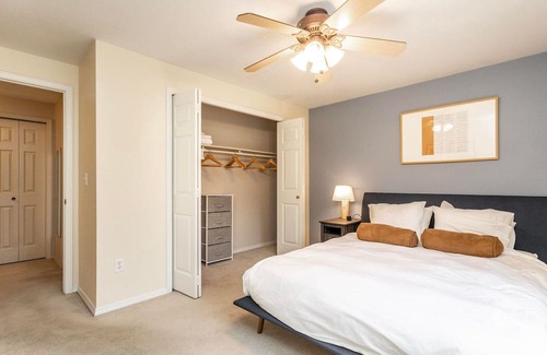 Covington Maison | Sleek Kent 3BR w/ Patio & Garage, nr Botanical Garden, by Blueground