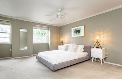 Covington Maison | Sleek Kent 3BR w/ Patio & Garage, nr Botanical Garden, by Blueground