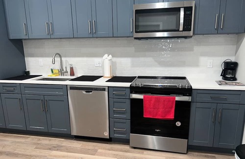 King of Prussia Appartement | Stunning Modern Large Guest Suite