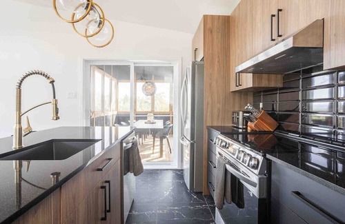 Saint-Gabriel-de-Brandon Maison | Huge modern chalet with spa and lake access