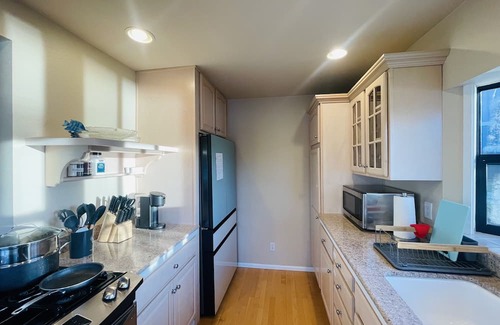 Bonney Lake Maison | Lake Tapps Events House on the Bankers Island with Dock and Boat Launch