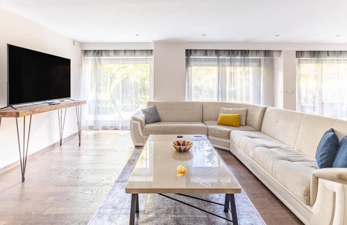 Arnavutkoy Appartement | Flat with Garden 10 min to Bebek Shore