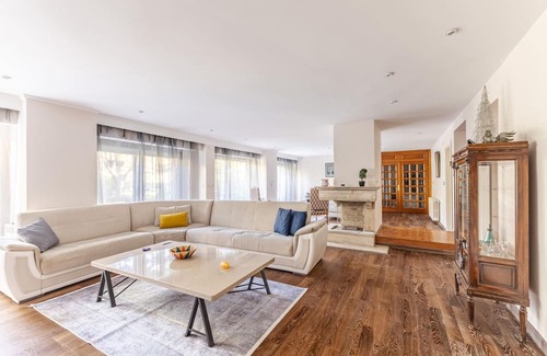 Arnavutkoy Appartement | Flat with Garden 10 min to Bebek Shore