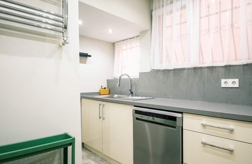 Besiktas Appartement | Chic Flat w Closed Balcony 10 min to Bebek Shore