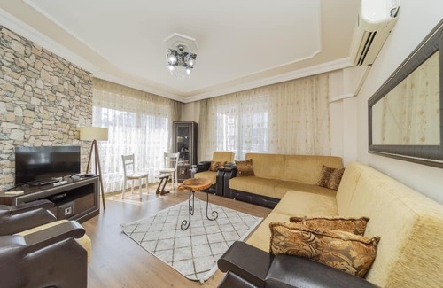 Antalya City Centre Appartement | Central Flat w Balcony 10 min to MarkAntalya Mall