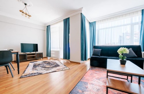 Moda Appartement | Flat w Balcony 3 min to Moda, 7 min to Bull Statue