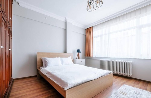 Moda Appartement | Flat w Balcony 3 min to Moda, 7 min to Bull Statue