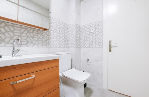 Moda Appartement | Flat w Balcony 3 min to Moda, 7 min to Bull Statue
