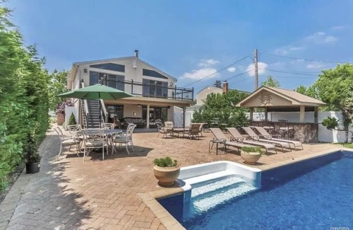 Massapequa Maison | Paradise on Long Island