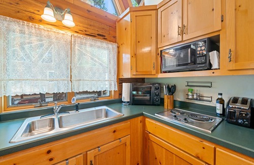 Sloat Maison | 5 Private Dwellings at The Lost Sierra Ranch w Fishing Ponds & 1 Mile Riverfront