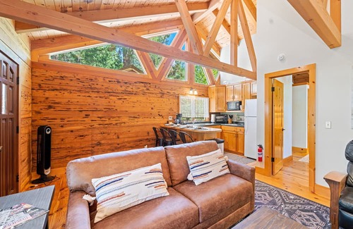 Sloat Maison | 5 Private Dwellings at The Lost Sierra Ranch w Fishing Ponds & 1 Mile Riverfront