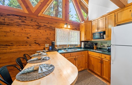 Sloat Maison | 5 Private Dwellings at The Lost Sierra Ranch w Fishing Ponds & 1 Mile Riverfront