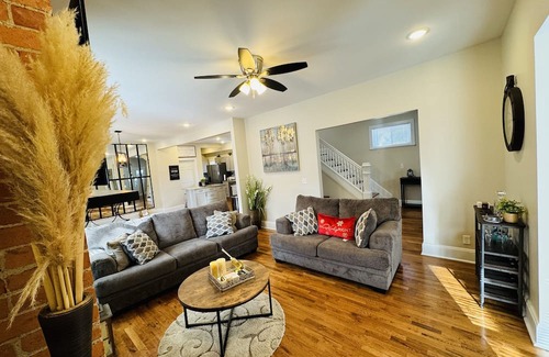 Roselawn Finance Maison | Big house newly remodel from top to bottom