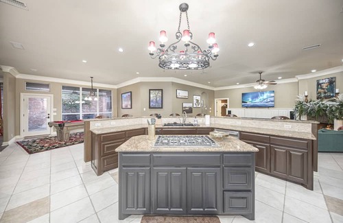 Midland Maison | Right At Home-Midland Chateau with sequestered loft and Billiards