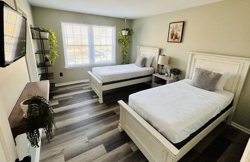 Grenloch Maison | Lakefront Getaway/Private Yard/Amazing Views
