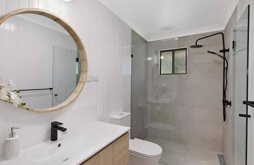 Dora Creek Maison | Dawn To Dusk River Retreat