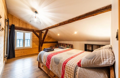 Queige Appartement | Apartment 'Gite Place Du Lavoir' with Mountain View and Wi-Fi