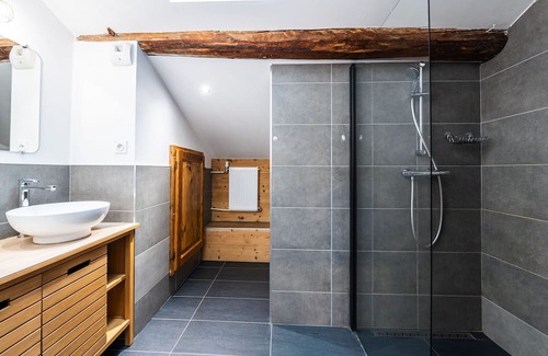 Queige Appartement | Apartment 'Gite Place Du Lavoir' with Mountain View and Wi-Fi