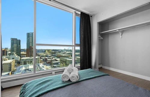 Beltline Appartement | King Bed , VIP 2 Bedroom, Walk to Saddledome , UG Stall , AC, Mins to Saddledome
