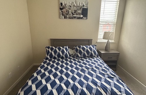 Hood Maison | Cheerful 3BR home in a nice quiet family community