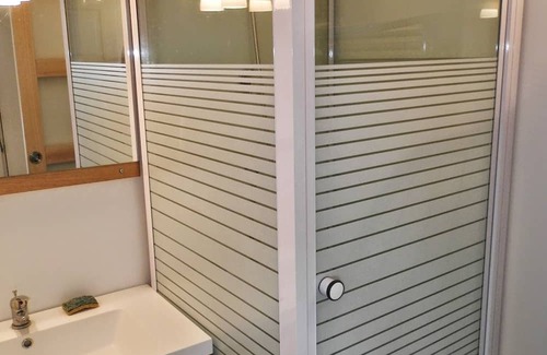Avignon Cabine | Apartment, free parking and Avignon outdoor courtyard.