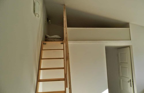 Avignon Cabine | Apartment, free parking and Avignon outdoor courtyard.