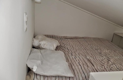Avignon Cabine | Apartment, free parking and Avignon outdoor courtyard.