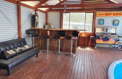 Cobram East Maison | Colonial cottage in Cobram